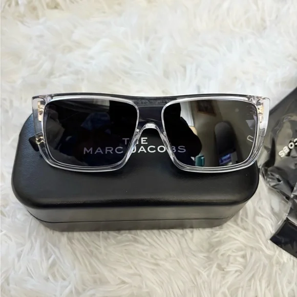 Marc Jacobs Transparent and Black Sunglasses - avconcontrols.com display picture 2
